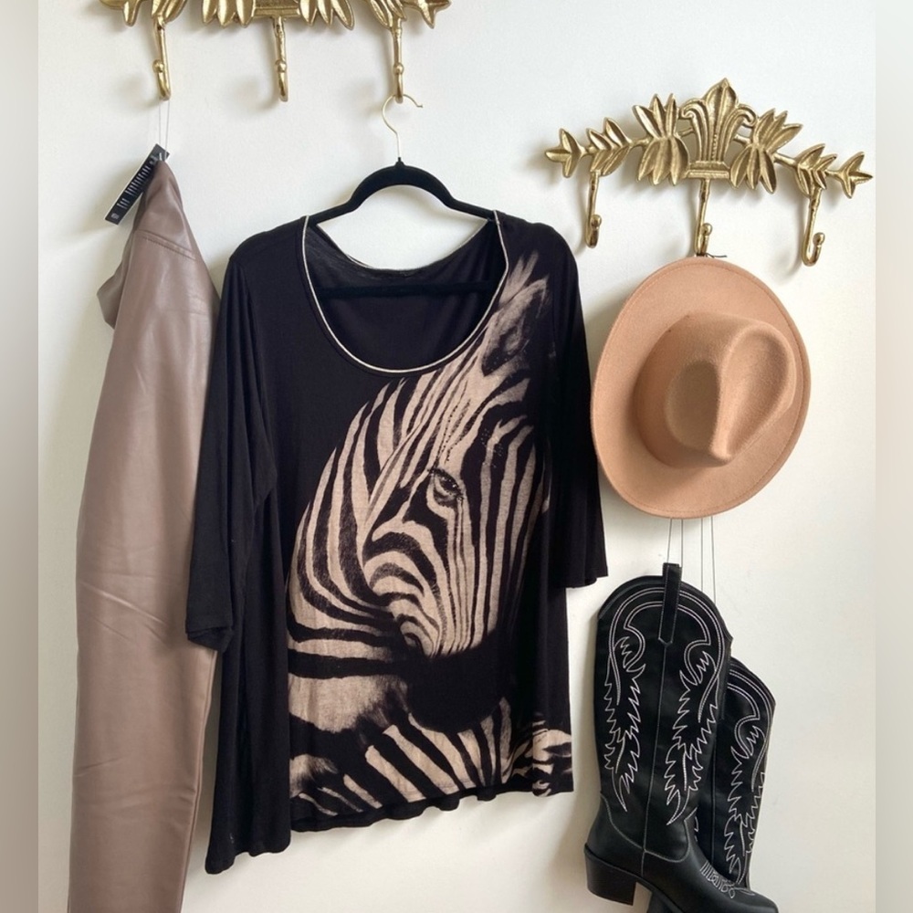 Vanilla Sugar Black Top with Beige Zebra Print